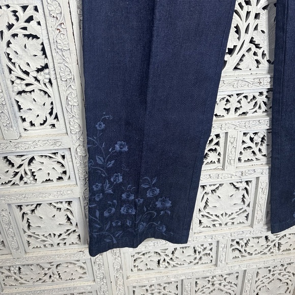 NWT Ann Taylor Dark Wash Floral Embroidered Straight Leg Jeans Sz 8 - Picture 2 of 8